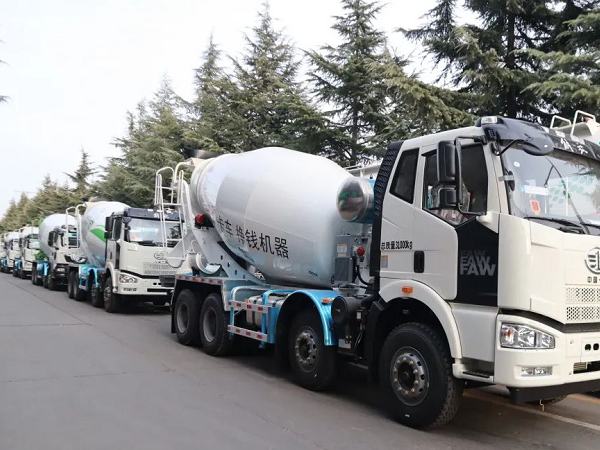 陽春三月下華南，老客戶一次性訂購凌宇汽車120臺！