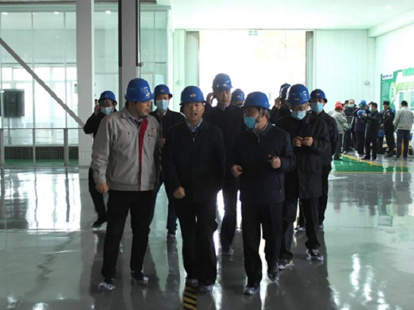 西安市人大常委會(huì)黨組書記、主任胡潤(rùn)澤為中集凌宇高端制造點(diǎn)贊